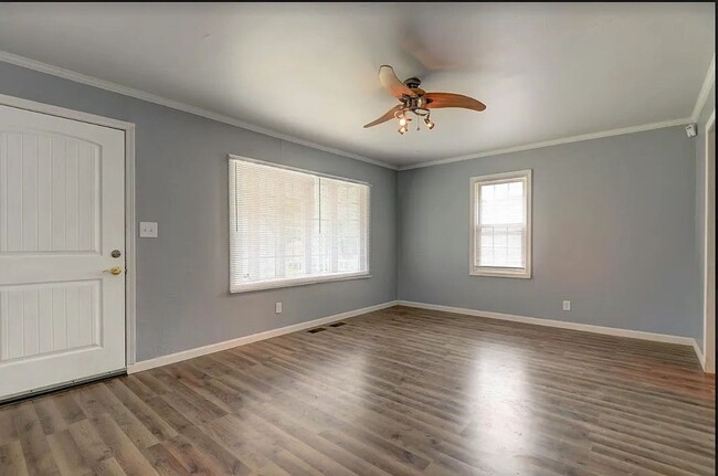 Building Photo - Updated 2 Bedroom Home – BLUE DISTRICT