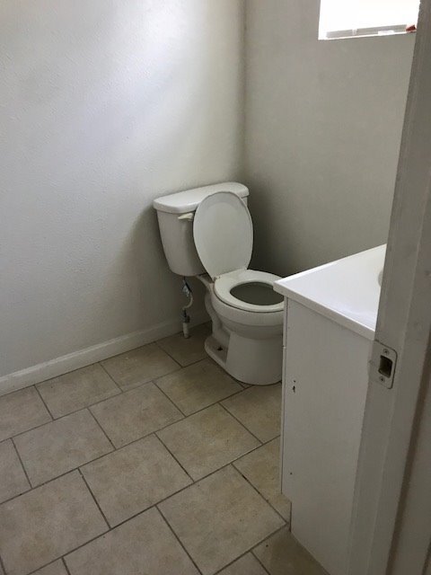 Building Photo - Very nice 4 bedroom 2 bath