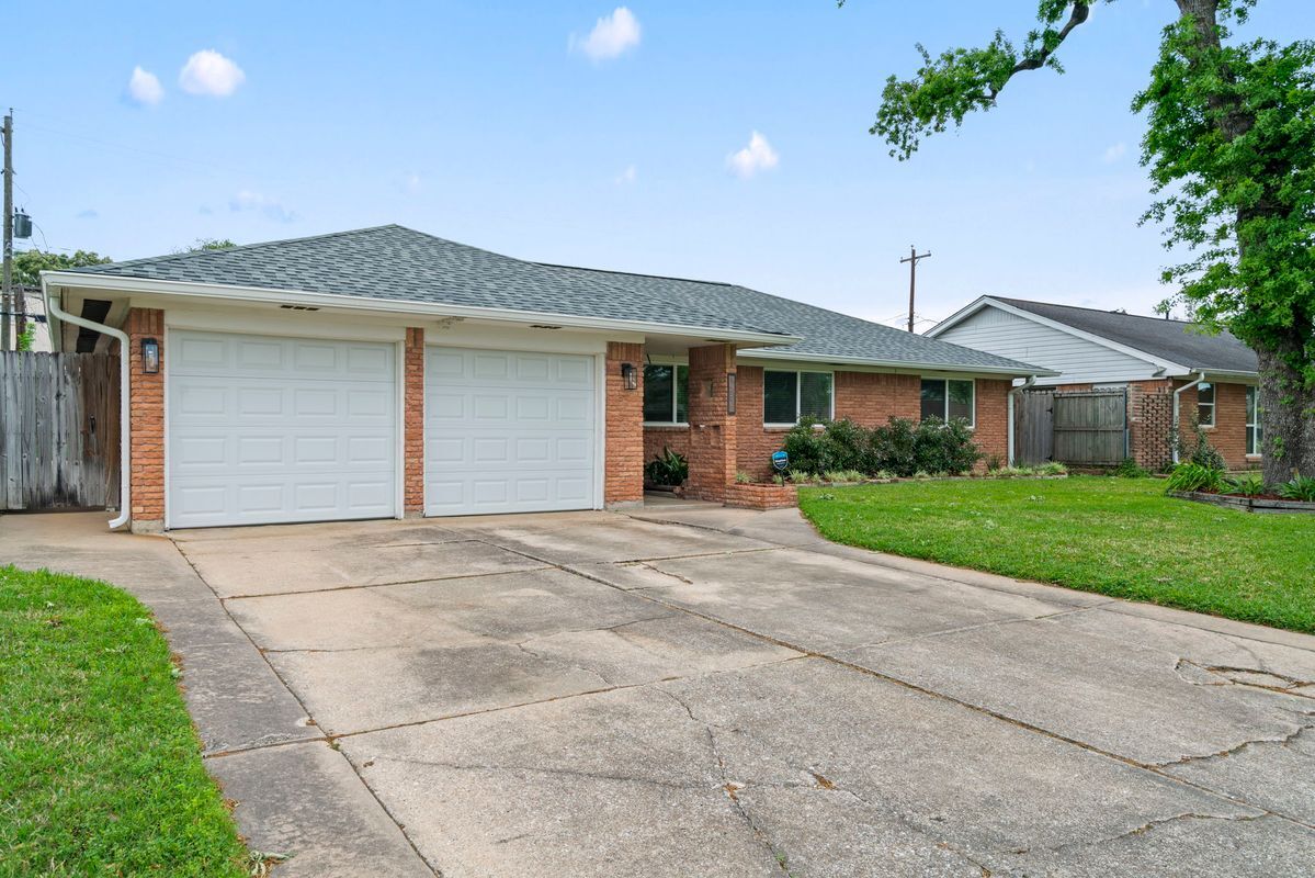 Primary Photo - 2407 Willowby Dr
