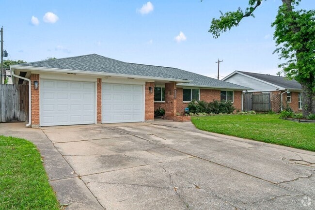 Building Photo - 2407 Willowby Dr