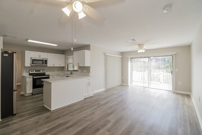 Foto del edificio - 13700 Whitby Rd