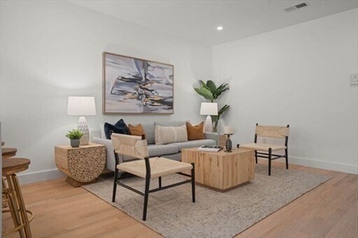 Foto del edificio - 52 Withington St