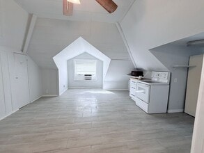 Building Photo - 1010A 13th Ave W