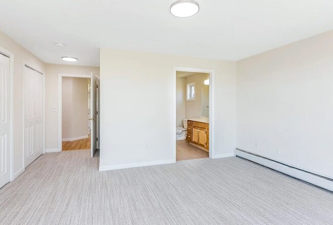 Master bedroom - 111 Claire Point Rd