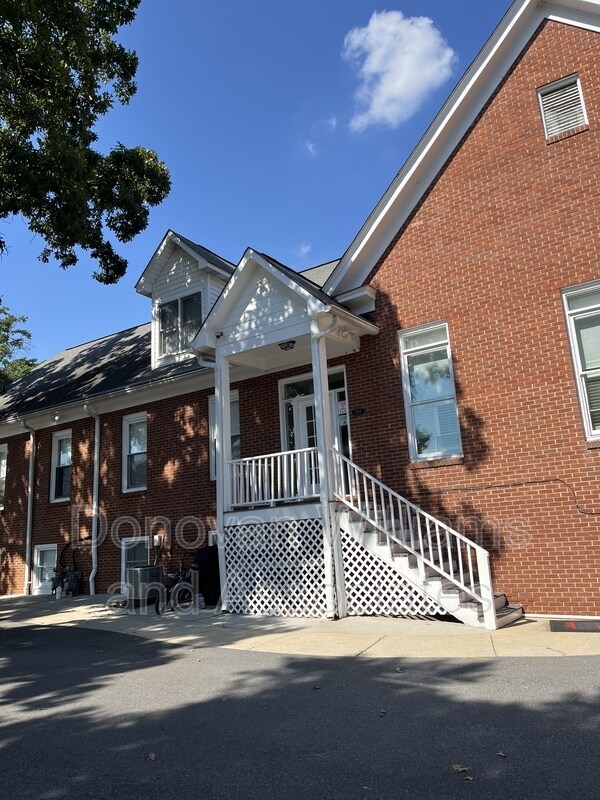 Foto del edificio - 135 E Wilson Ave
