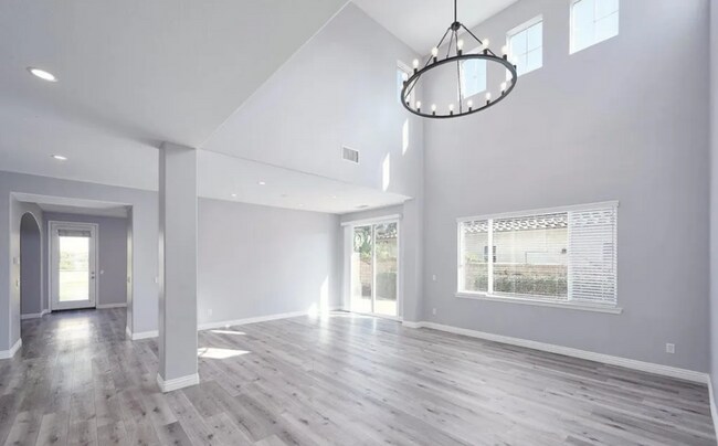 Foto del edificio - Fabulous 5 bed, 3 bath 2-story home in the Dos Vientos Community