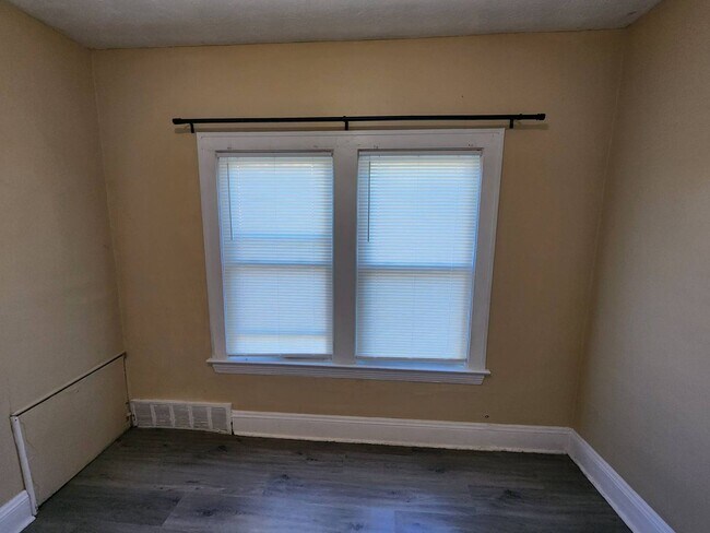 Foto del edificio - 15816 Grovewood Ave