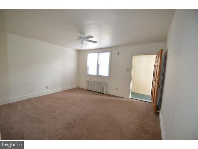 Building Photo - 109 7th St