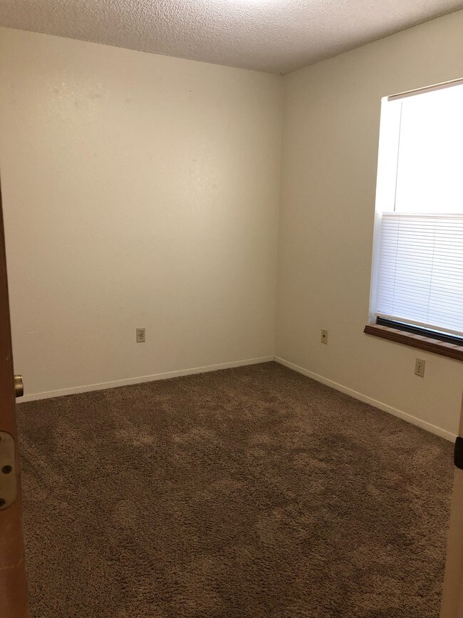 Building Photo - 2505 Pecan Drive, Unit D