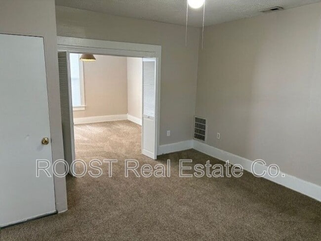 Building Photo - 15 Vernon Ave