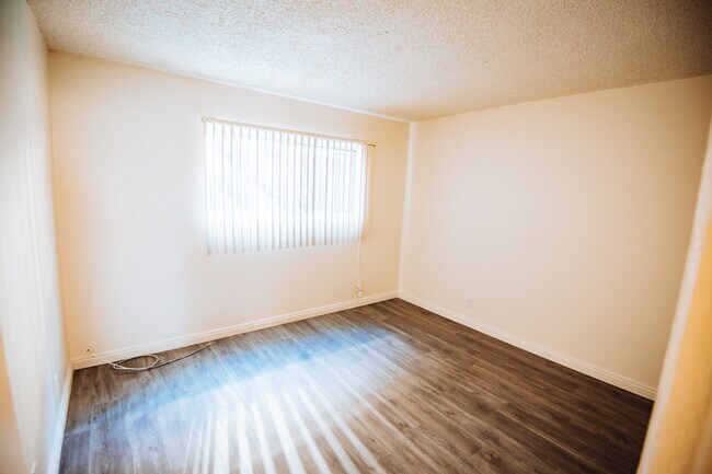 Foto del edificio - 918 Daisy Ave
