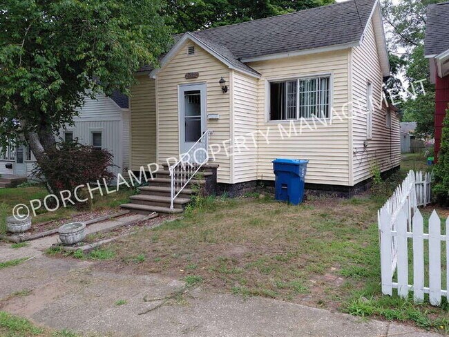 Foto del edificio - 2121 Harrison Ave