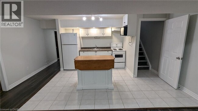 Building Photo - 156 Pebblecreek Dr
