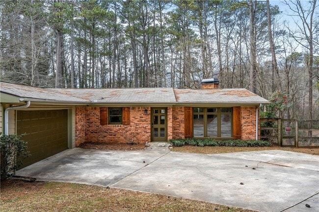 Building Photo - 2468 Ridgeway Dr