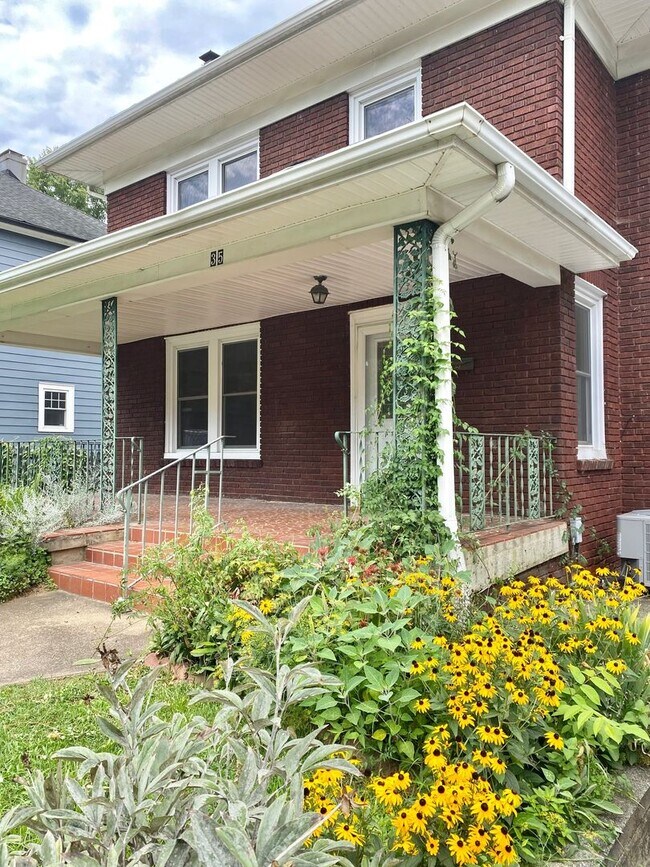 Foto del edificio - North Asheville - Renovated 1020's Charmer!