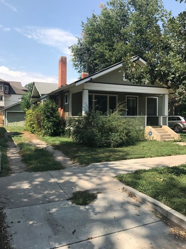 Building Photo - STUDENTS WELCOME! 2 Bed / 1 Bath Home - Walking Distance to CSU