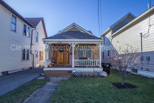 Building Photo - 1450 W 48th St