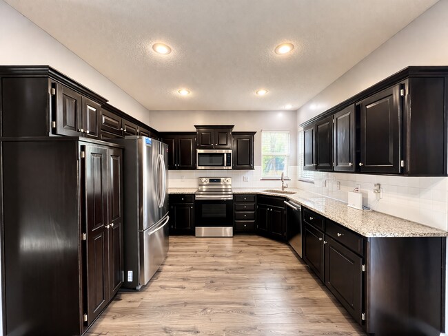 Foto del edificio - Spacious 4-Bedroom Home in South Kansas City!