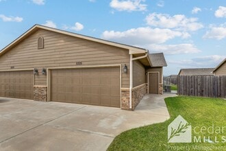 Building Photo - 5335 N Cypress Dr