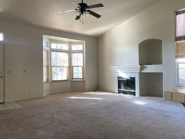 Building Photo - Available now! Spacious 3-bdrm/2-bath home...