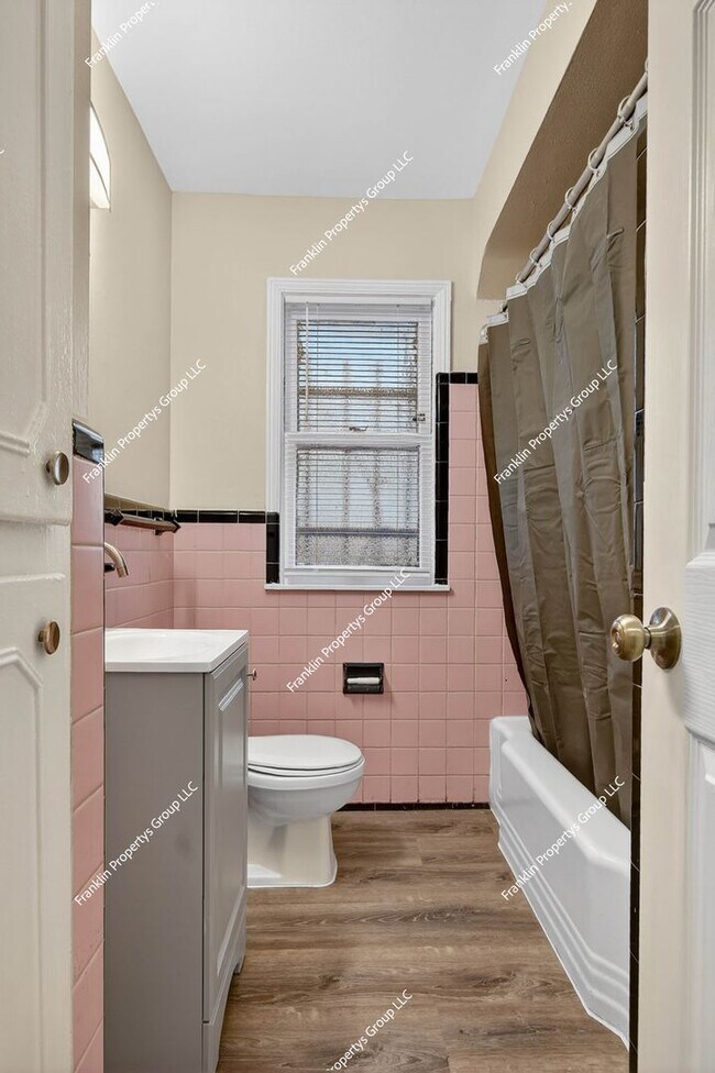 Foto del edificio - Charming Recently Renovated 3-Bedroom Bungalow in Detroit!