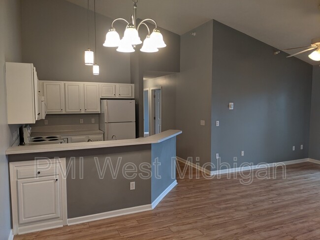 Building Photo - 6597 Clover Ct