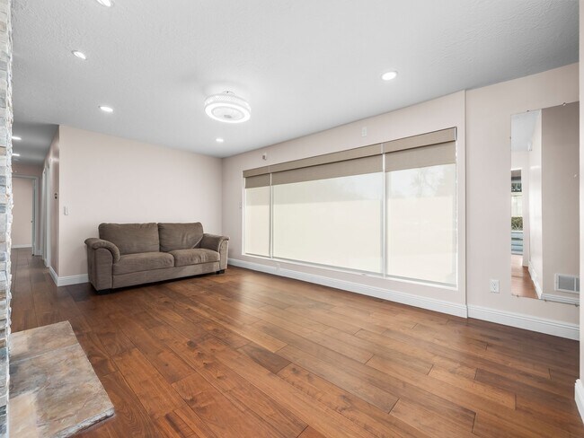 Foto del edificio - 2885 E Loran Heights Dr
