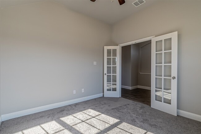 Building Photo - 422 Oleander Dr