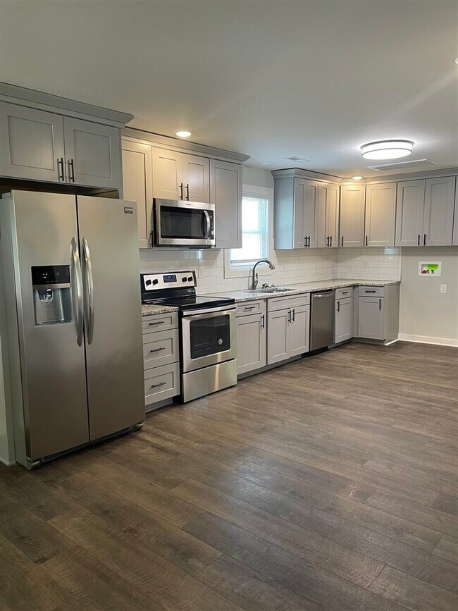 Building Photo - 1637 Forrest Dr