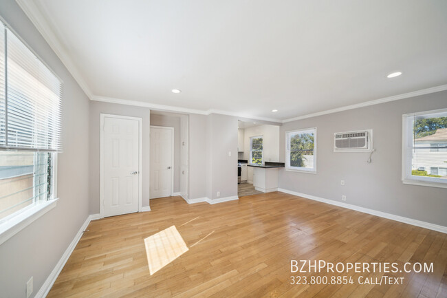 Building Photo - Beautiful Updated Studio In Prime Valley V...