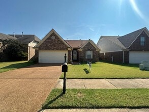 Building Photo - 4852 Ashcroft Dr