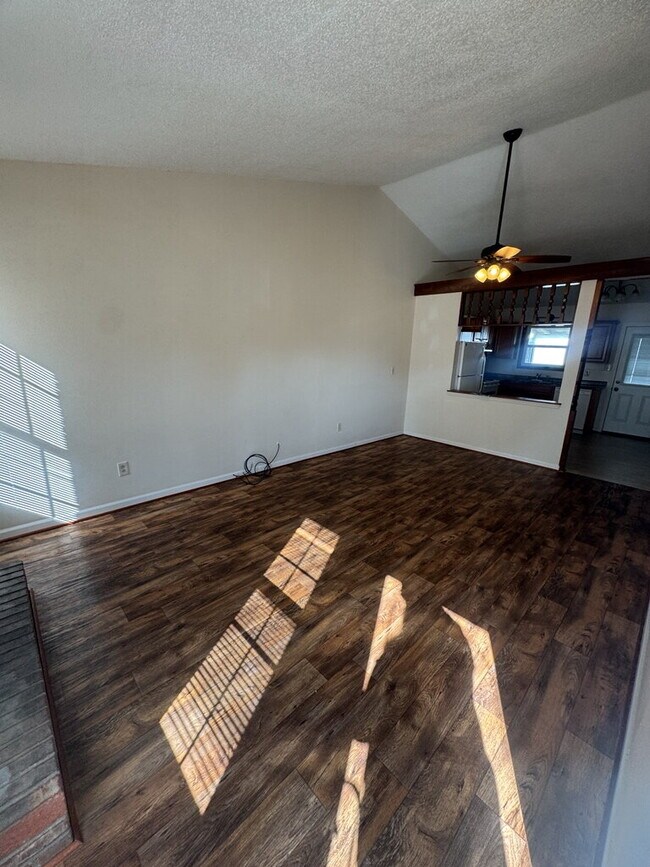 Foto del edificio - 101 Garden Pl