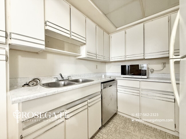 Building Photo - Spacious 2-Bedroom Condo with Private Balcony, Parking & Internet in Scarborough