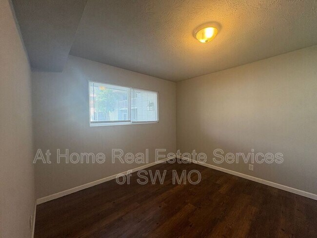 Building Photo - 930 S Campbell Ave