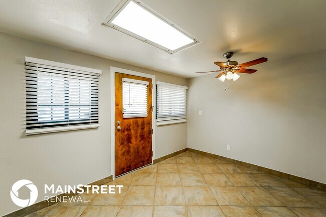 Building Photo - 5533 S Santa Cruz Ave