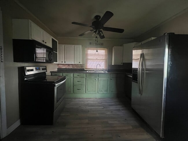 Building Photo - 2218 Lampton St