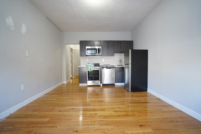 Building Photo - 1124 Commonwealth Ave