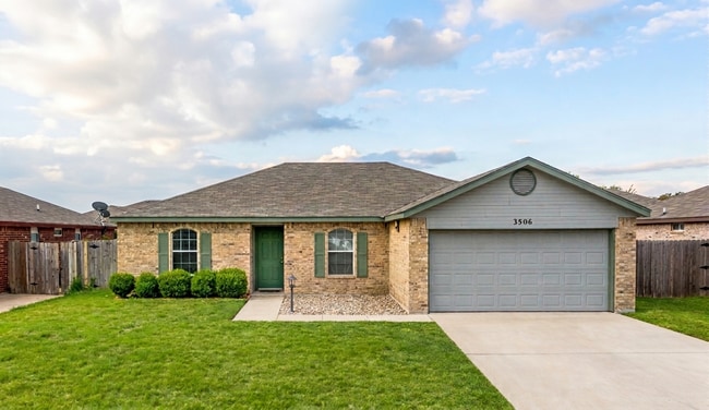 Building Photo - 3506 Lakecrest Dr
