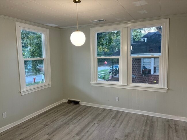 Foto del edificio - 225 Poplar St