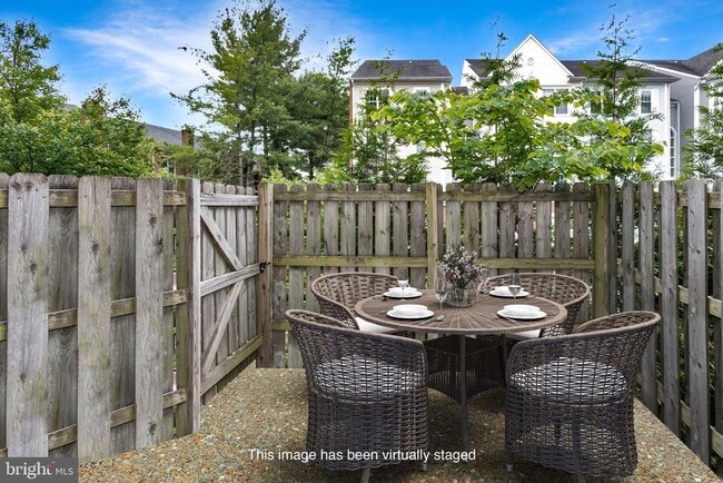 Building Photo - 273 S Pickett St