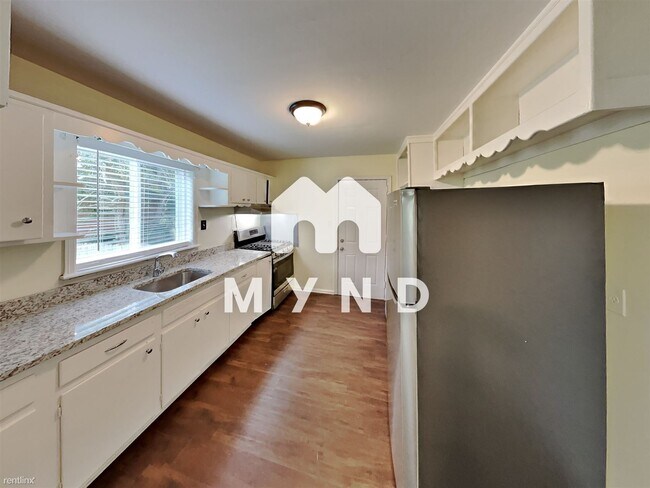 Building Photo - 3 br, 1 bath House - 742 Quaker St