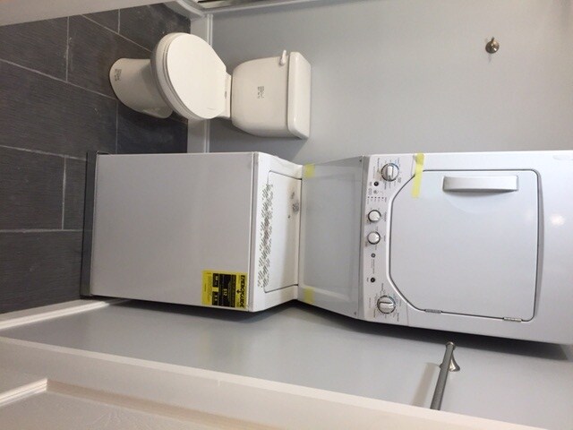 Foto del edificio - 6066 Ridge Ave