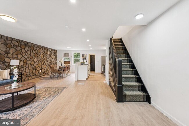 Foto del edificio - 818 Sylvan St