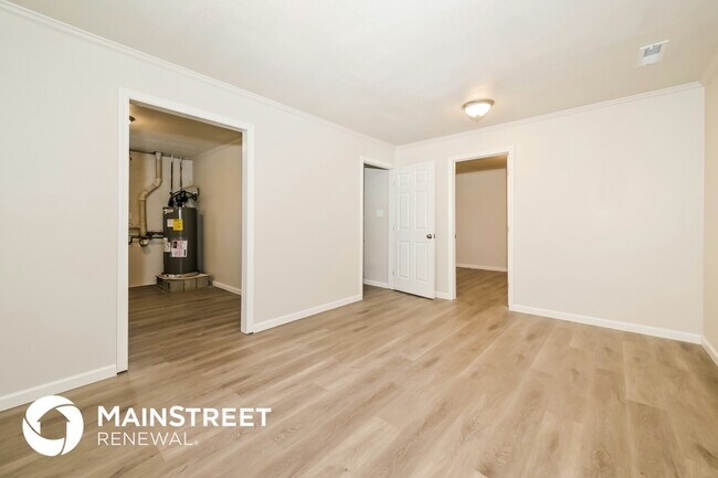 Foto del edificio - 8612 Royal Oaks Dr