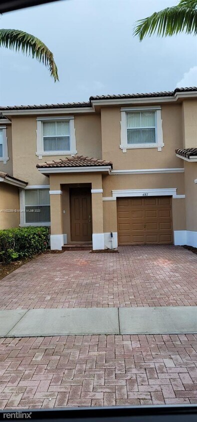 Foto principal - 4 br, 2 bath House - 4187 NE 9th St