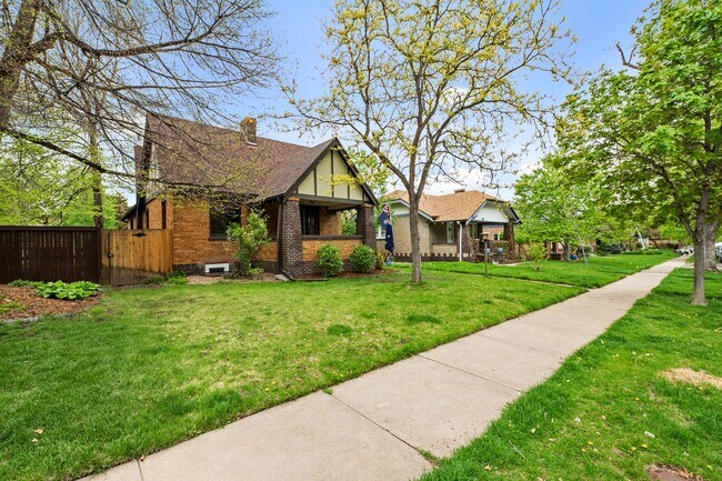 Foto del edificio - Gorgeous Wash Park Bungalow!