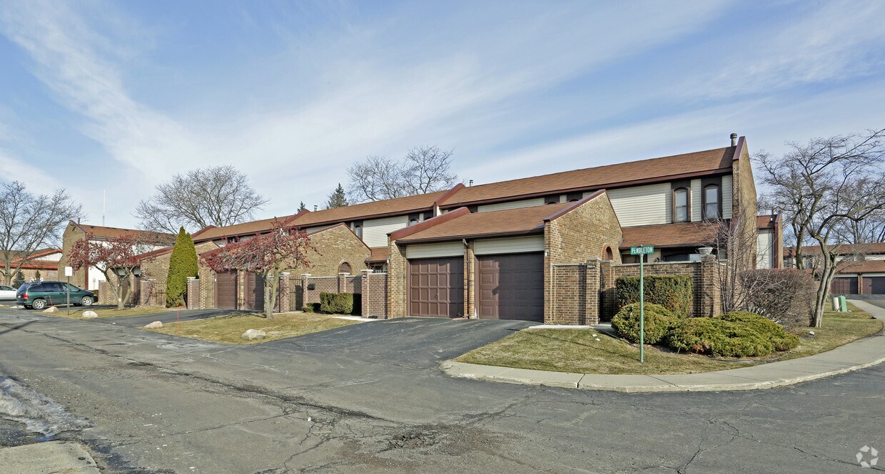 Village Park Townhomes Apartments in Southfield, MI