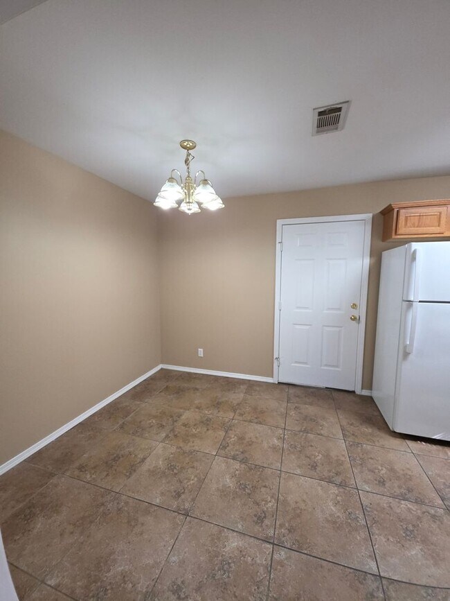 Foto del edificio - 401 E 11th St