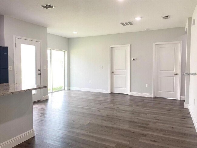 Foto del edificio - 1030 NW 57th Ct