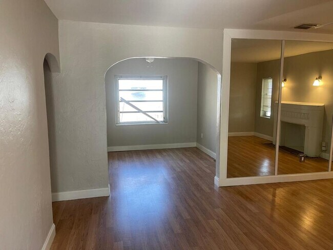 Building Photo - 8000 NE 8th Ct
